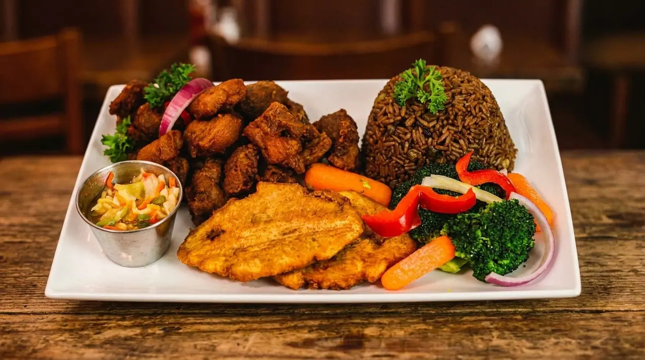 Griot with diri djon djon, fried plantain and pikliz